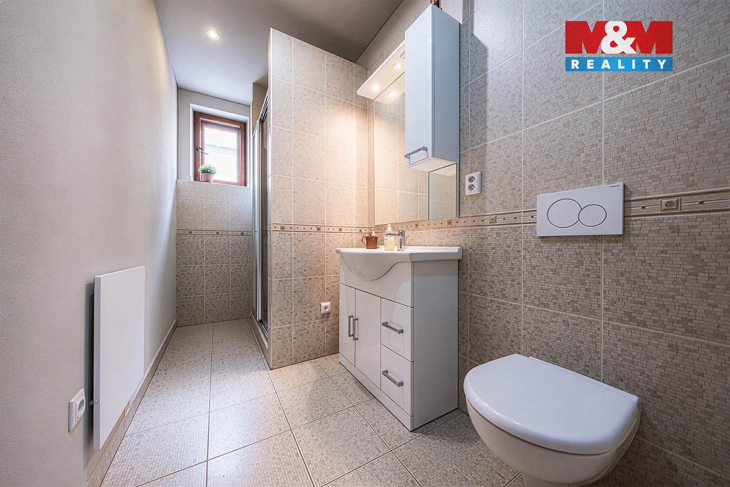 Prodej domu 240 m² s pozemkem 579 m² – fotografie 2