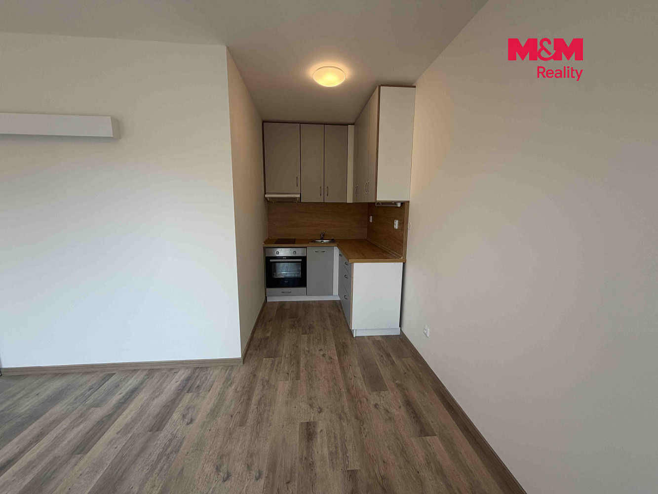 Pronájem bytu 1+kk 28 m² – pohled 3
