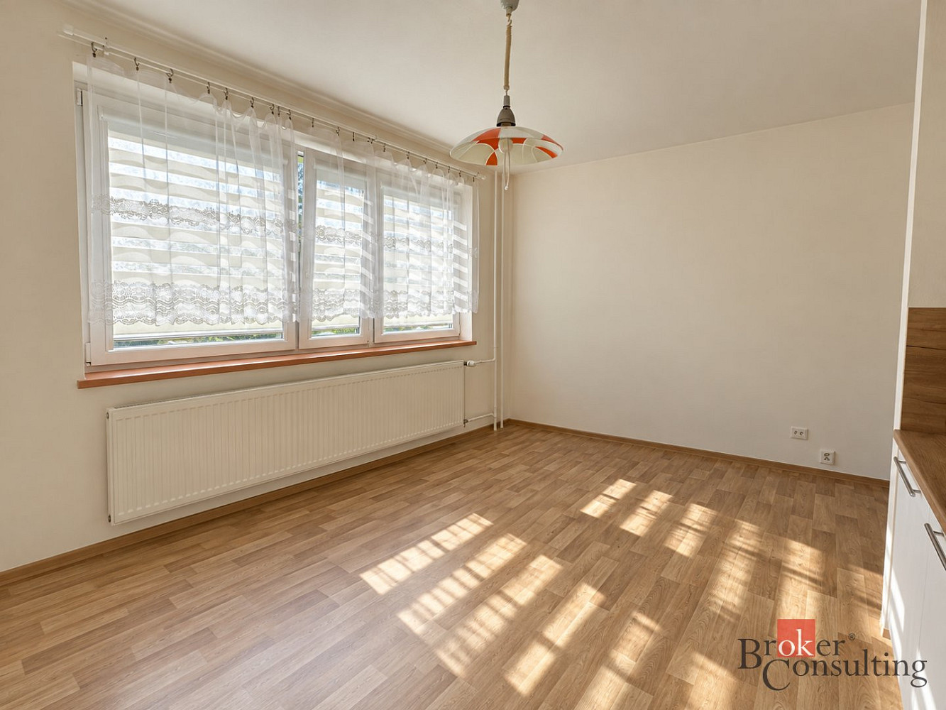 Pronájem bytu 2+kk 41 m² – fotografie 2