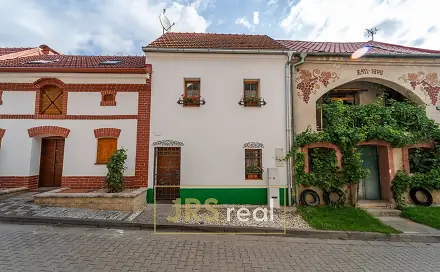 Vinný sklep s ubytováním a terasou v Mikulčicích, Mikulčice, okres Hodonín