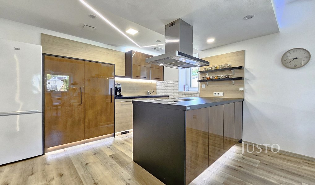 Prodej domu 276 m² s pozemkem 1 398 m², Písek – náhled fotky 17