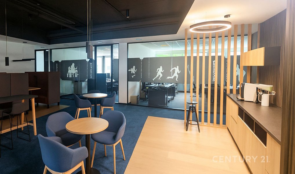 Pronájem kanceláře 740 m², Praha – náhled fotky 3