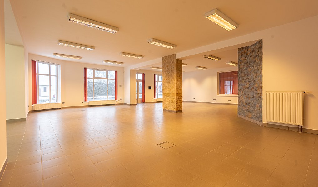 Pronájem obchodních prostor 299 m², Jičín – náhled fotky 12