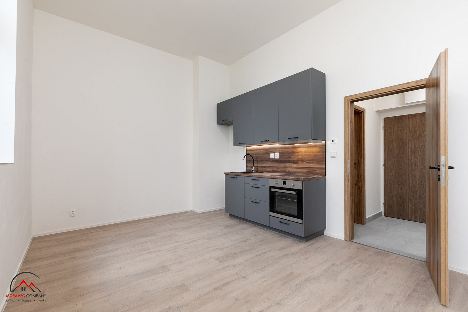 Pronájem bytu 2+kk 41 m² – fotografie 2