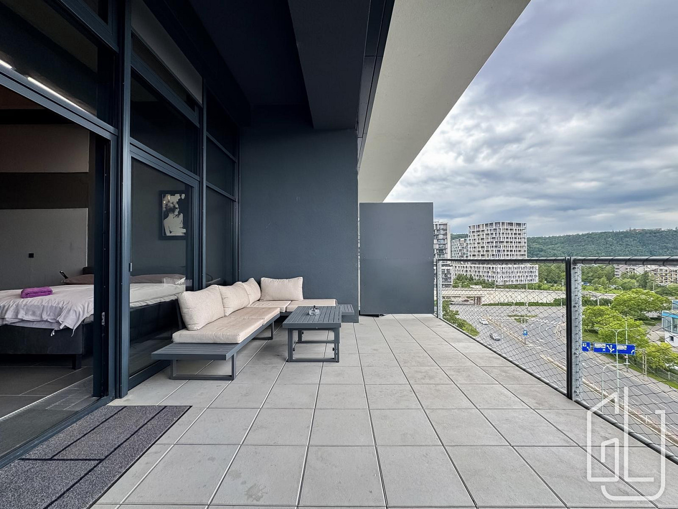 Pronájem bytu 2+kk 65 m² – fotografie 3