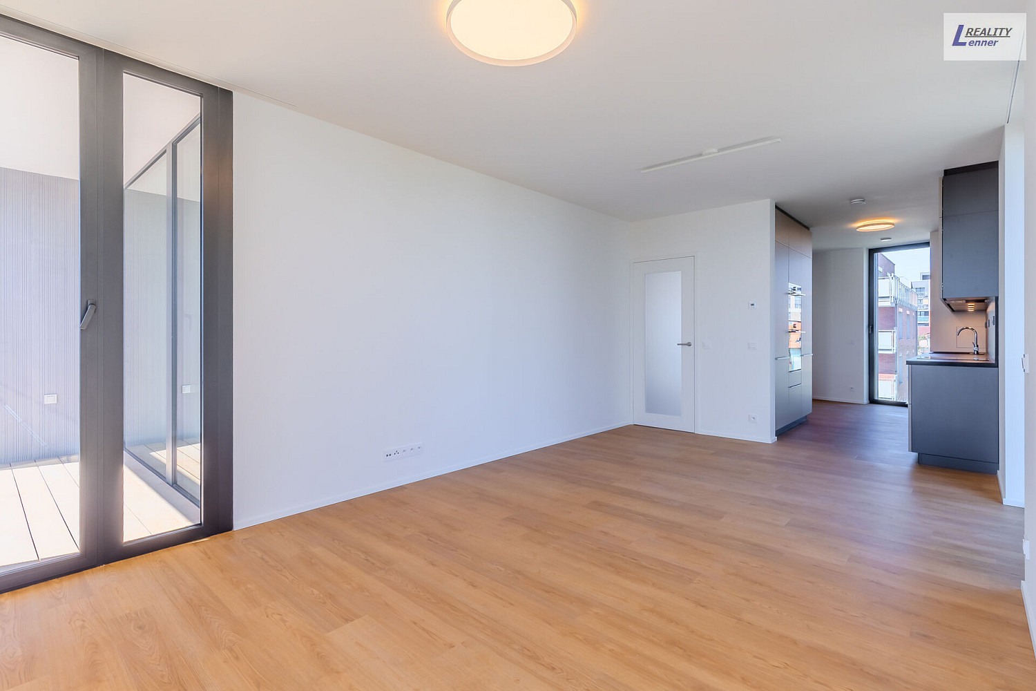 Pronájem bytu 2+kk 75 m² - Widok 3