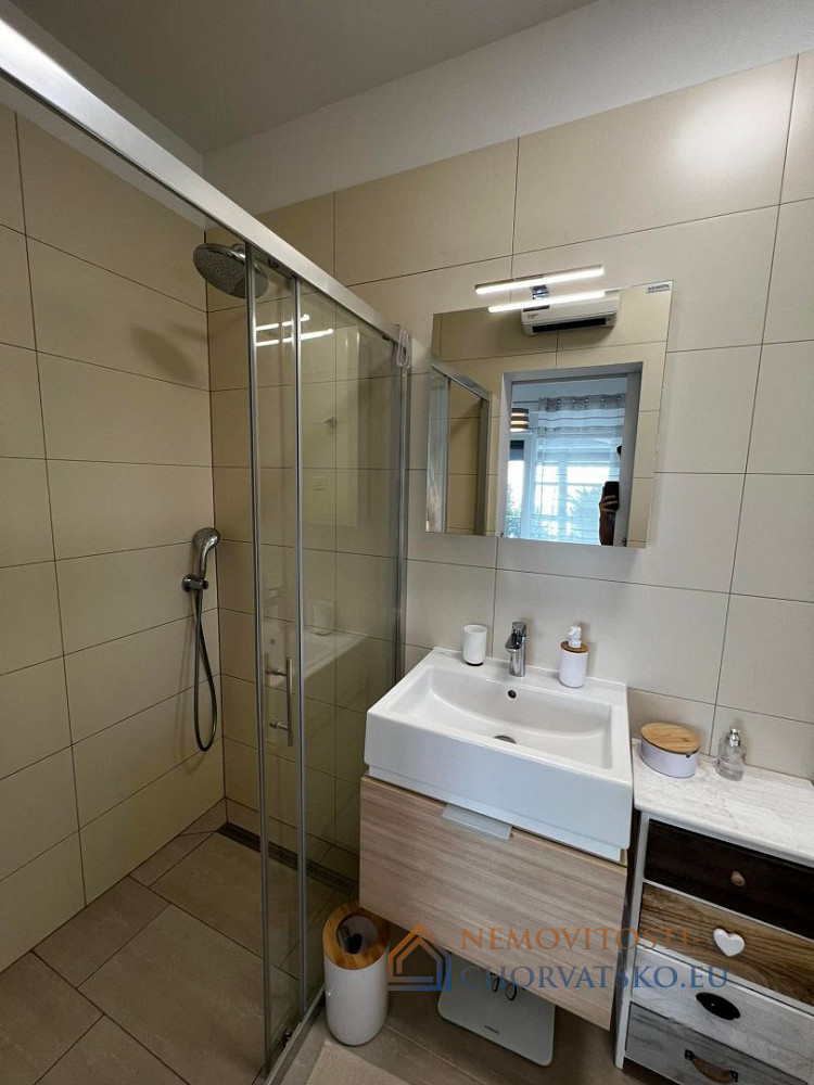 Pronájem bytu 2+kk 104 m² – pohled 5