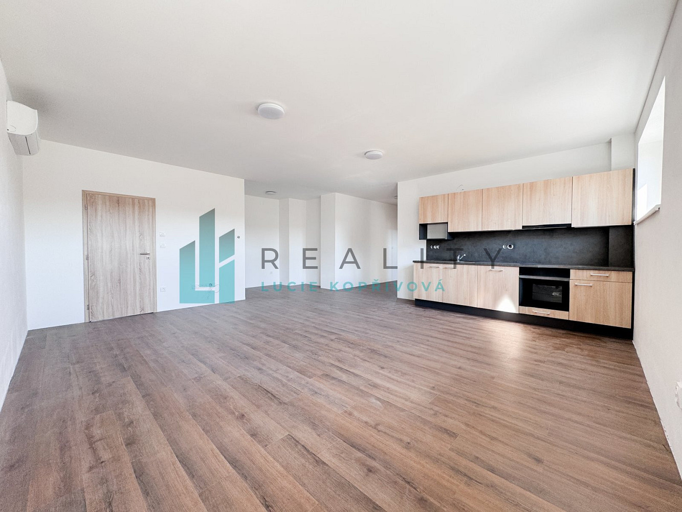 Pronájem bytu 3+kk 81 m² – fotografie 4