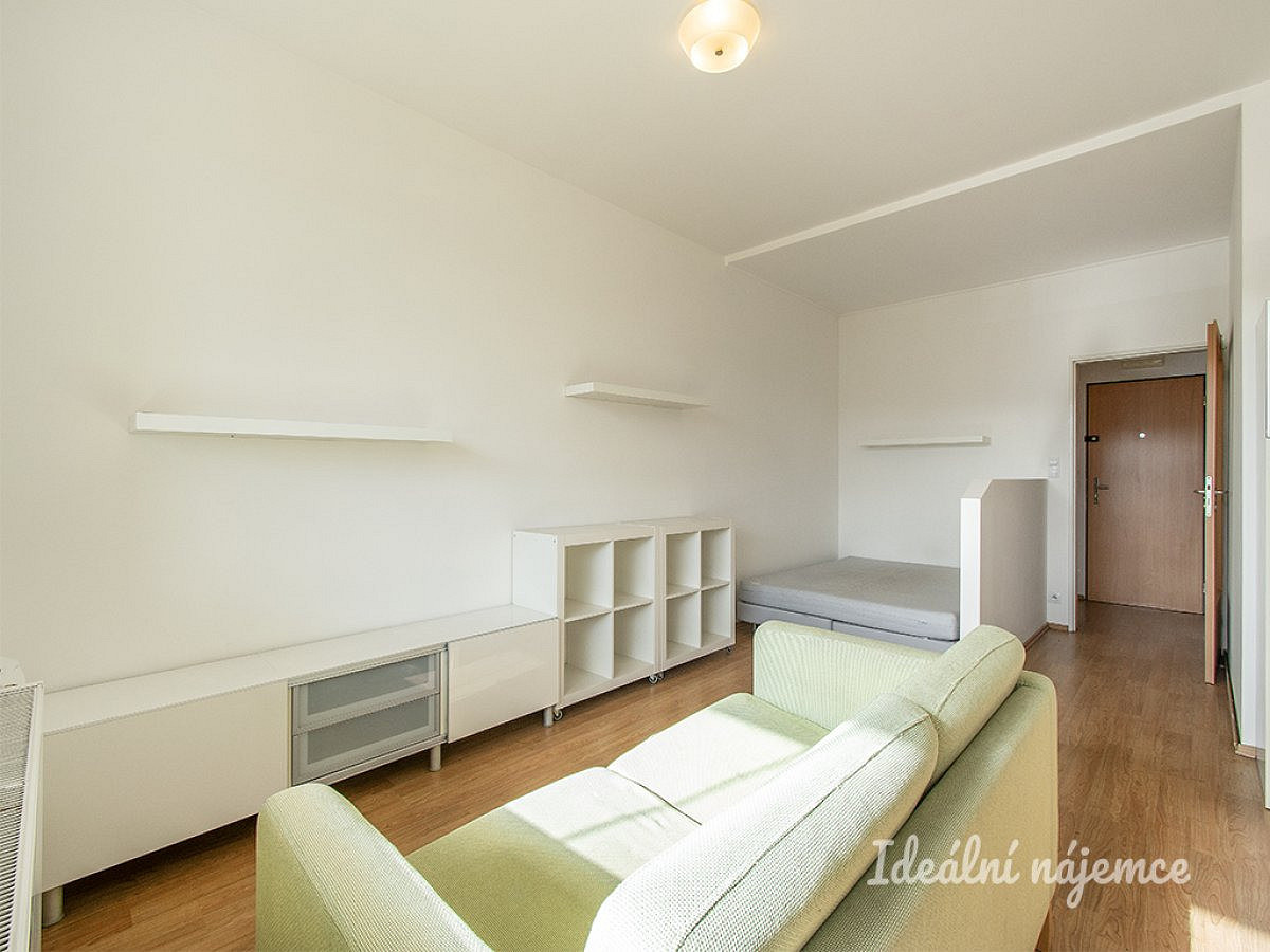 Pronájem bytu 1+kk 33 m² – fotografie 3
