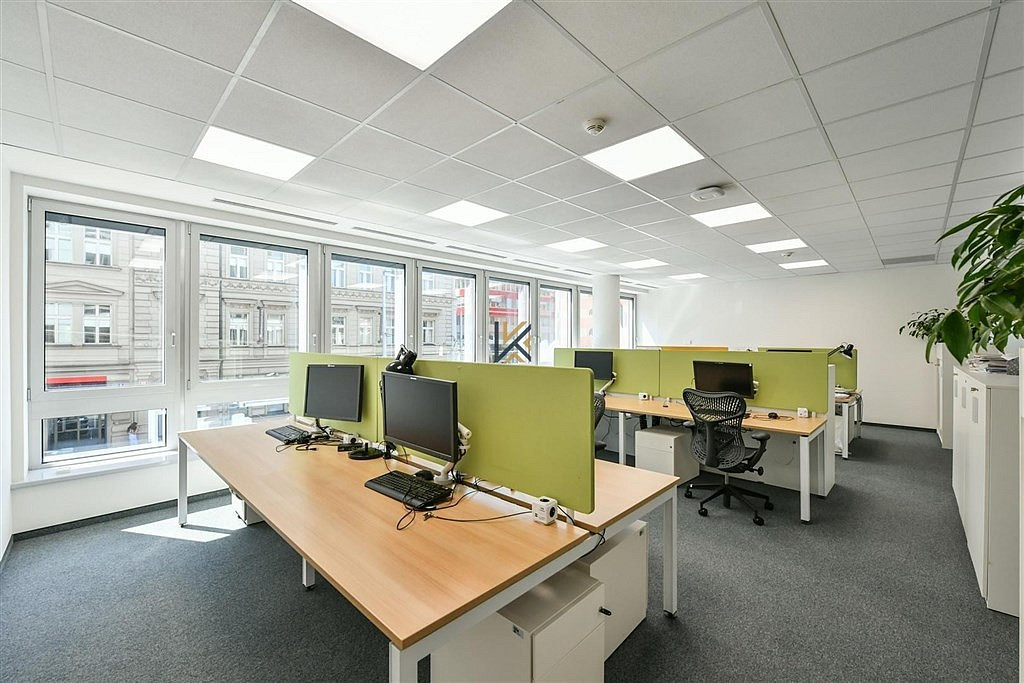 Pronájem kanceláře 1 158 m² — photo 2