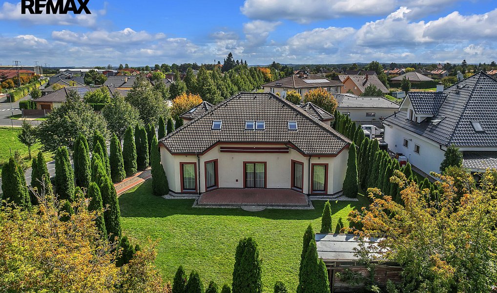 Prodej domu 285 m² s pozemkem 968 m², Šestajovice – náhled fotky 36