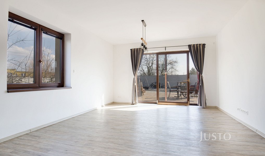 Prodej domu 227 m² s pozemkem 1 747 m², Teplice – náhled fotky 9