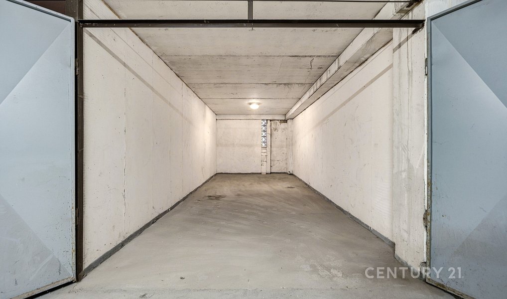 Prodej prostorné garáže, 18 m2, Manželů Dostálových, Praha - Kyje, Praha – náhled fotky 4