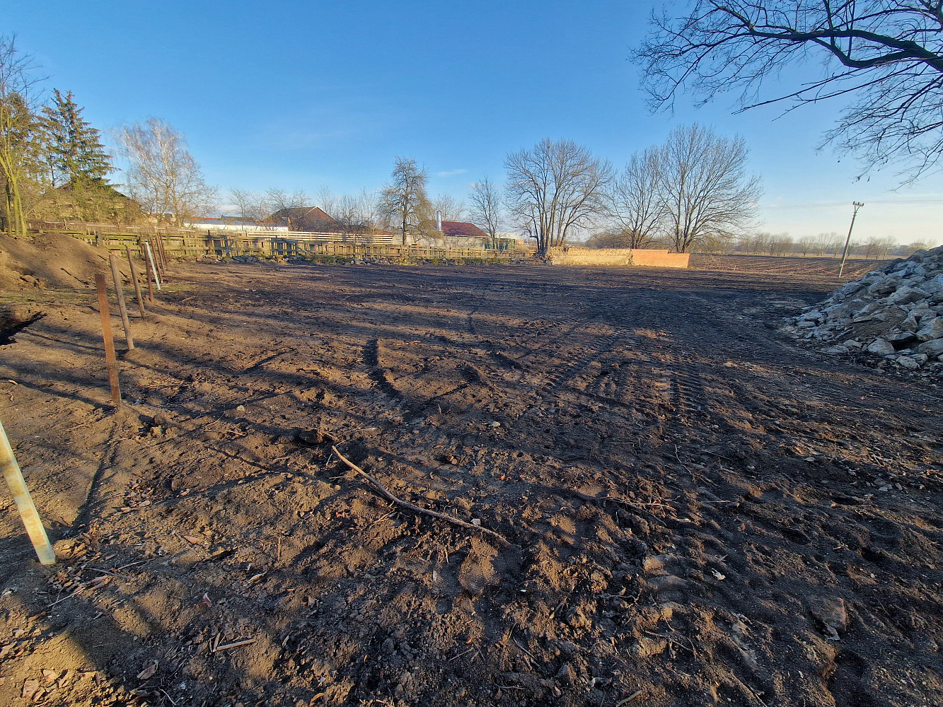 Prodej stavebního pozemku 1 200 m² – pohled 2