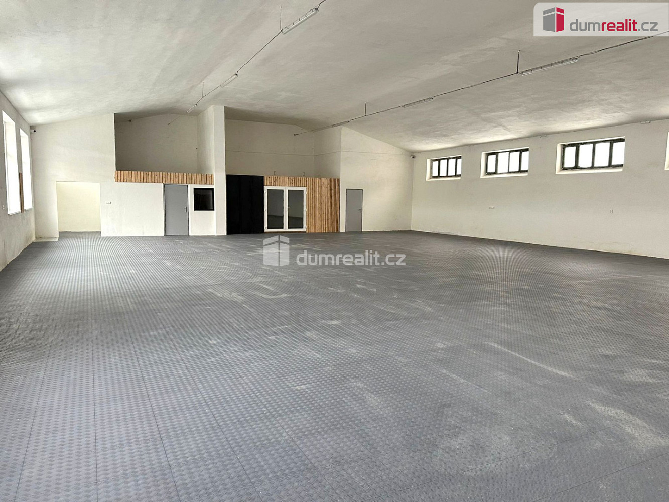 Pronájem skladovacích prostor 463 m²