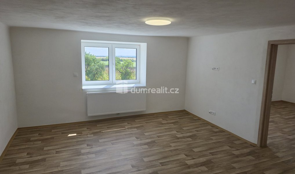 Pronájem bytu 3+1 86 m², Všejany – náhled fotky 9