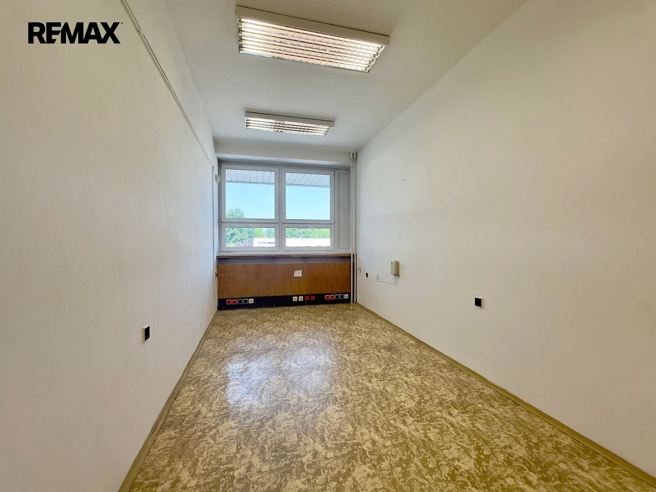 Pronájem kanceláře 16 m² – fotografie 2