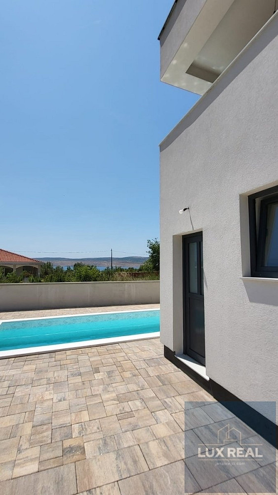 Prodej domu 250 m² s pozemkem 400 m² - Widok 4