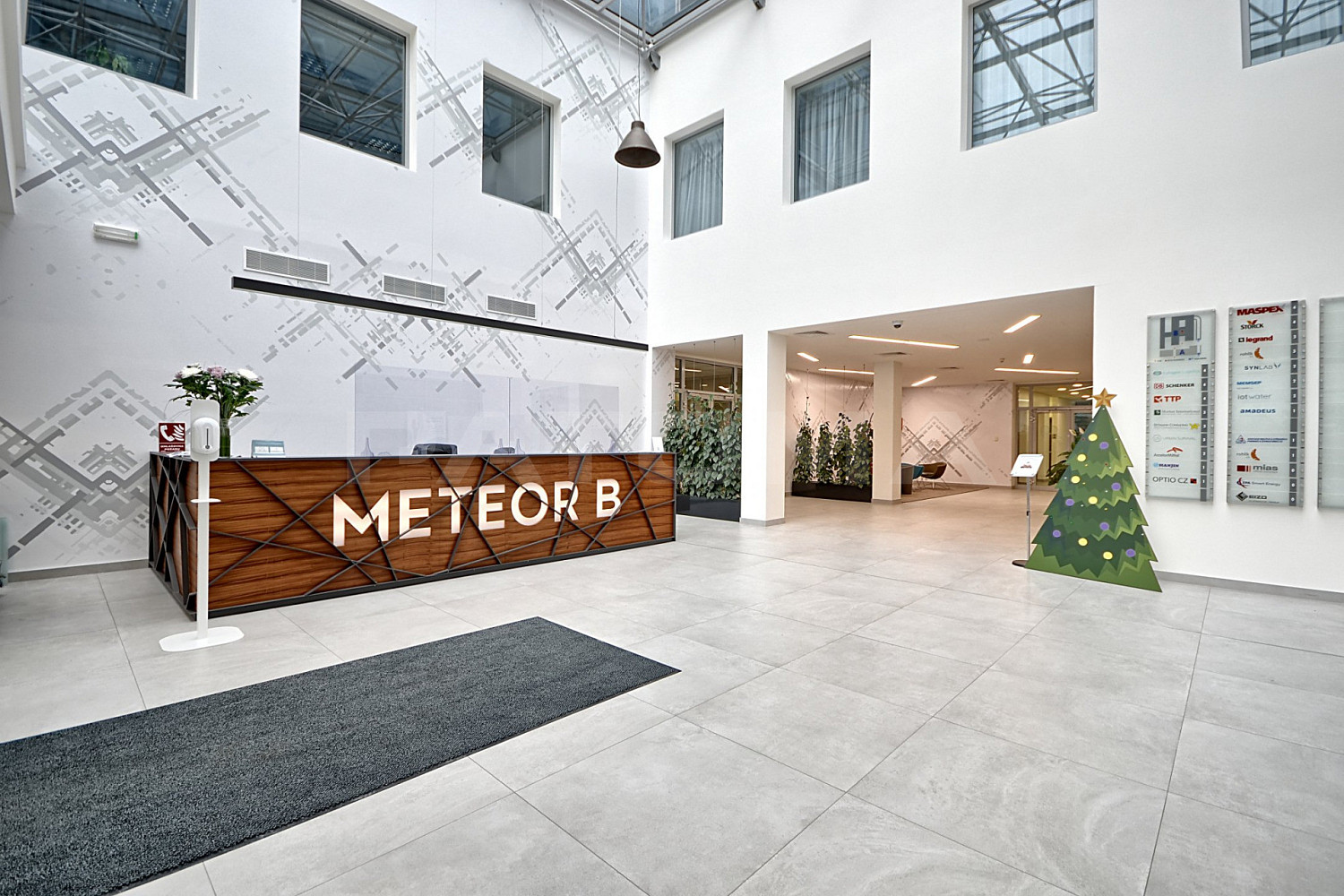 Pronájem kanceláře 195 m² – fotografie 2