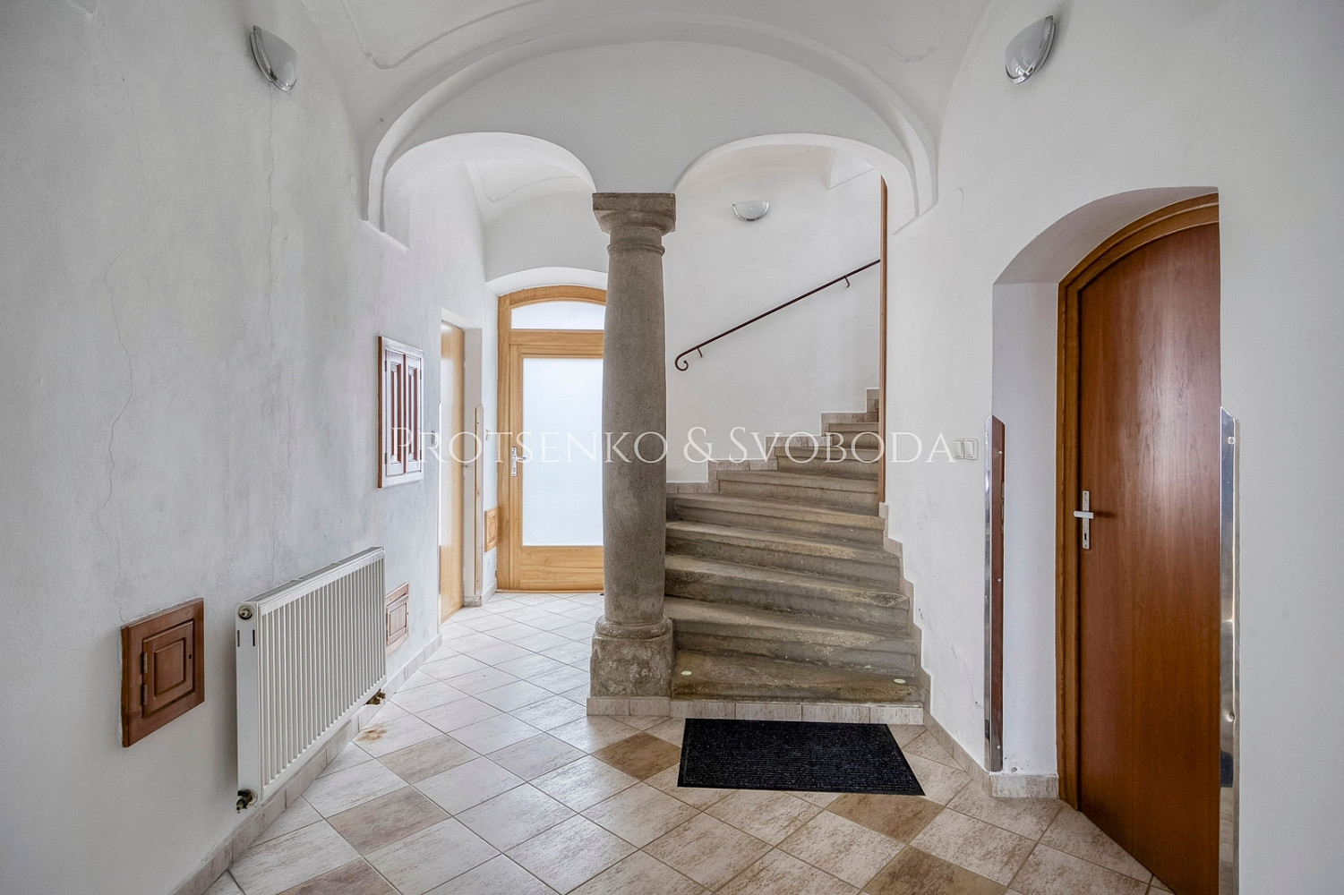 Prodej nájemního domu, činžáku 438 m² – fotografie 2