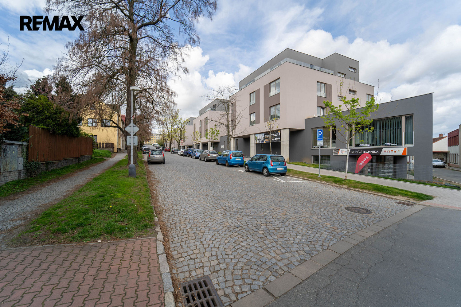 Prodej dvou garážových stání v novém bytové domě, ulice 5. května, Kolín – fotografie 2