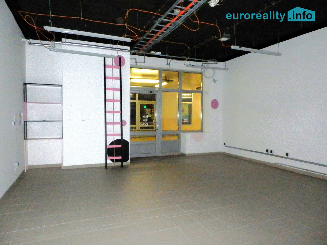 Pronájem obchodních prostor 51 m² – fotografie 4