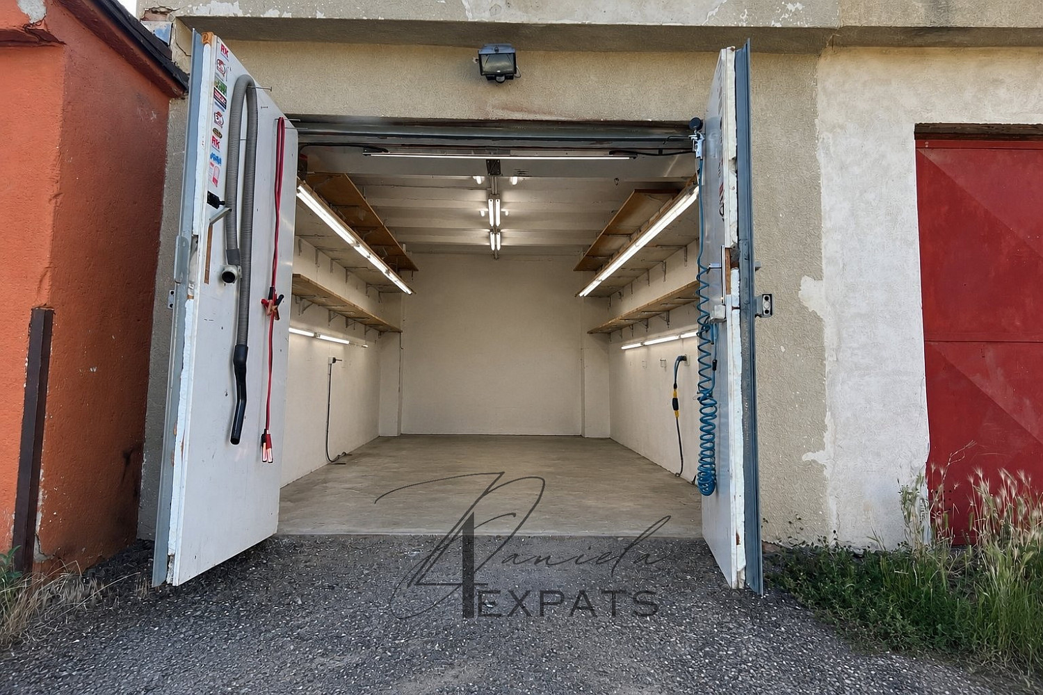Prodej zkolaudované garáže 19 m², Veverská Bítýška - View 2