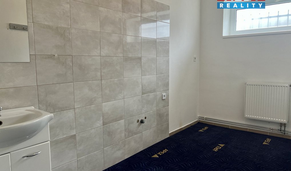 Pronájem obchodních prostor 160 m², Hora Svatého Šebestiána – náhled fotky 5