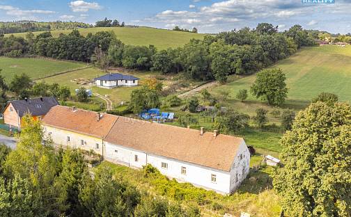 Prodej domu 300 m² s pozemkem 1 551 m², Chrášťany - Benice, okres Benešov