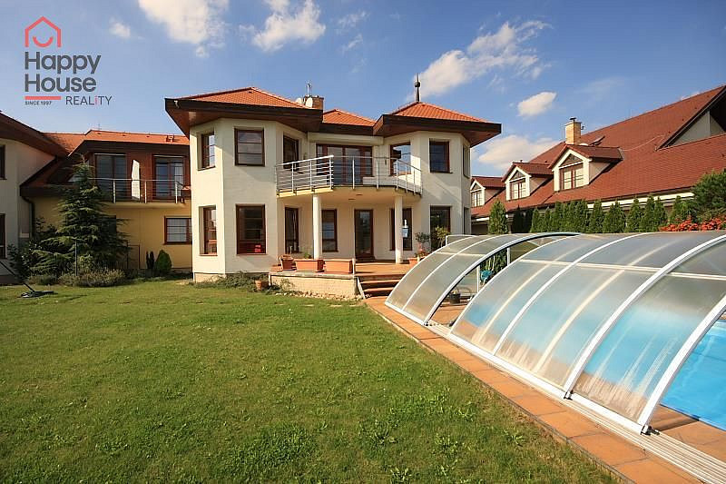 Pronájem domu 310 m² s pozemkem 910 m²