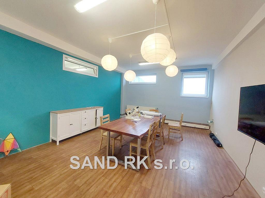 Pronájem komerčního objektu (jiného typu) 400 m² – fotografie 5