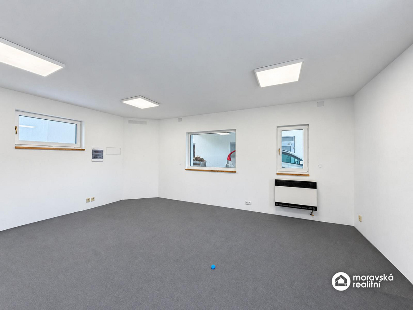 Pronájem kanceláře 43 m² – fotografie 2