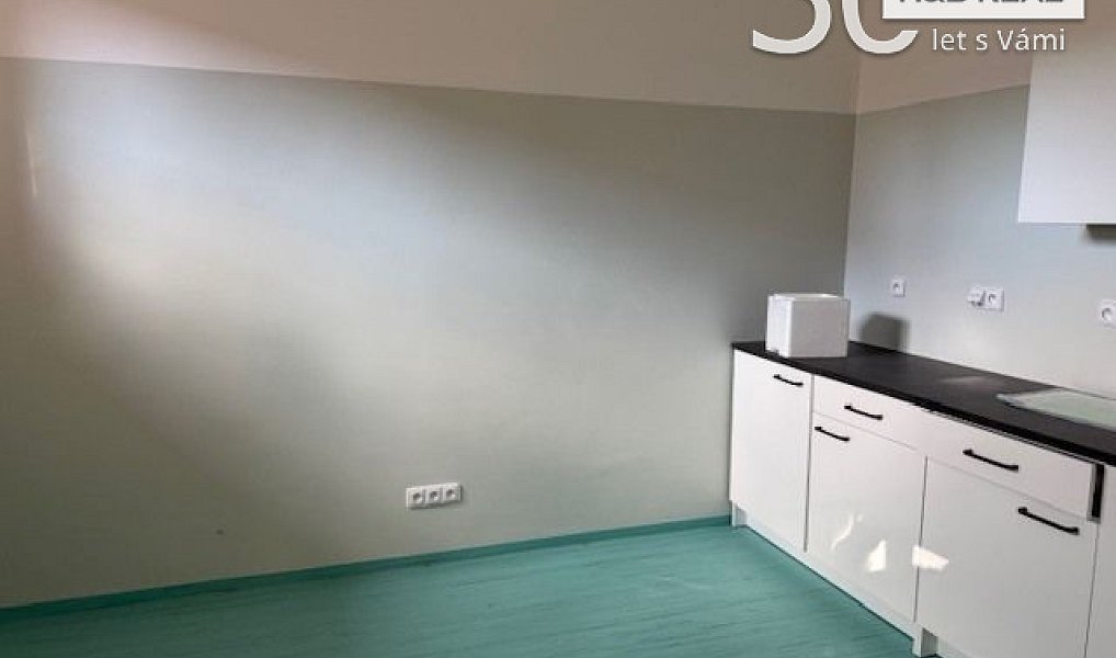 Pronájem obchodních prostor 200 m², Vsetín – náhled fotky 14