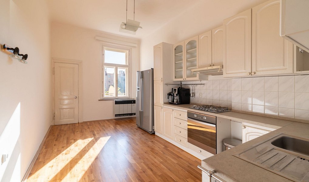 Prodej bytu 2+1 80 m², Praha – náhled fotky 2