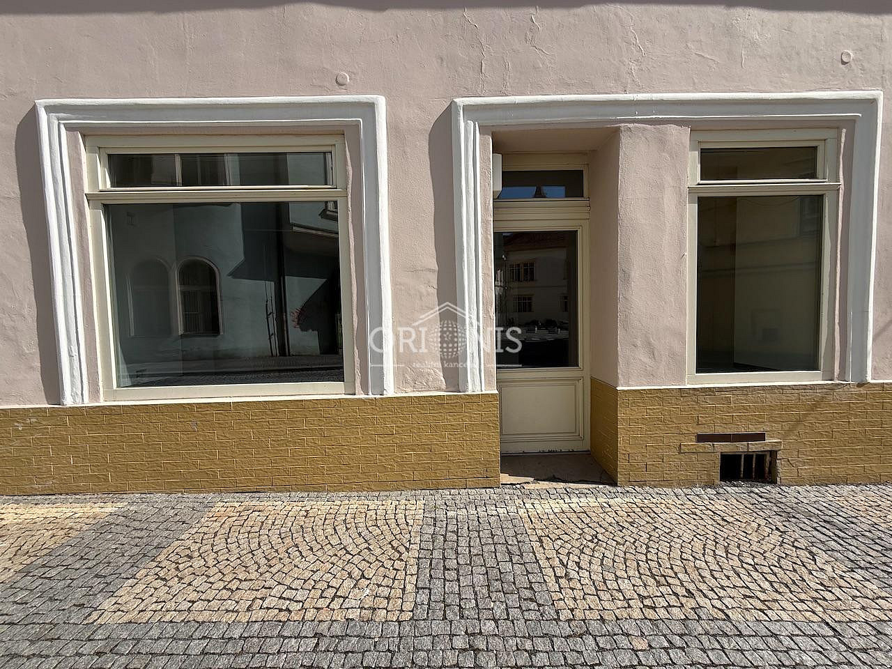 Pronájem obchodních prostor 100 m² — photo 2