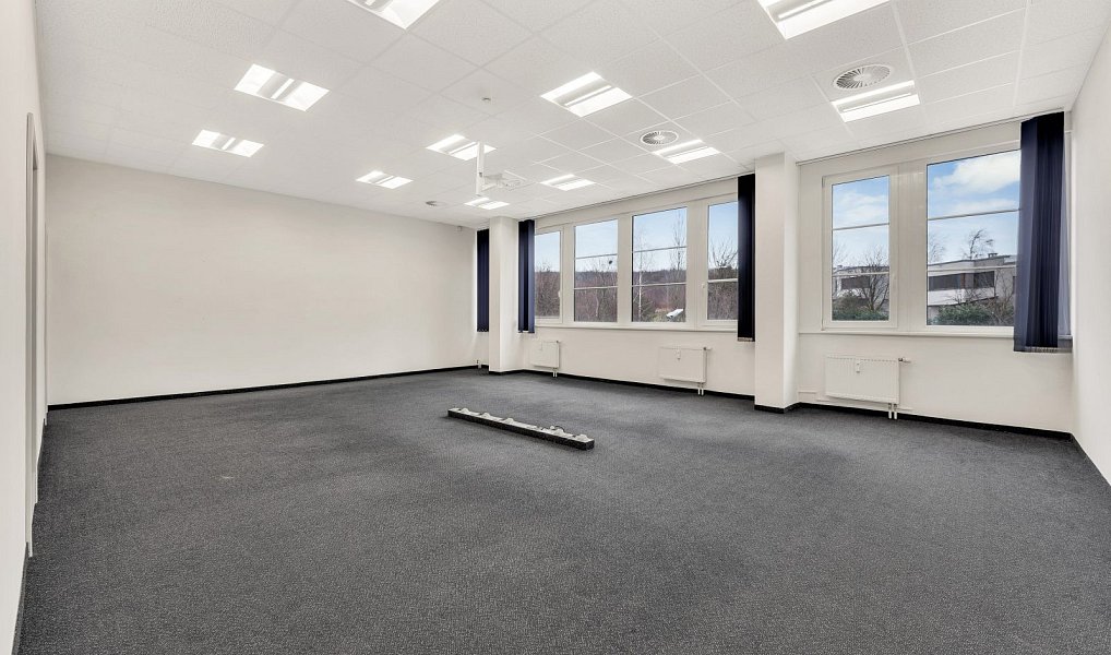 Pronájem kanceláře 479 m², Ořech – náhled fotky 8