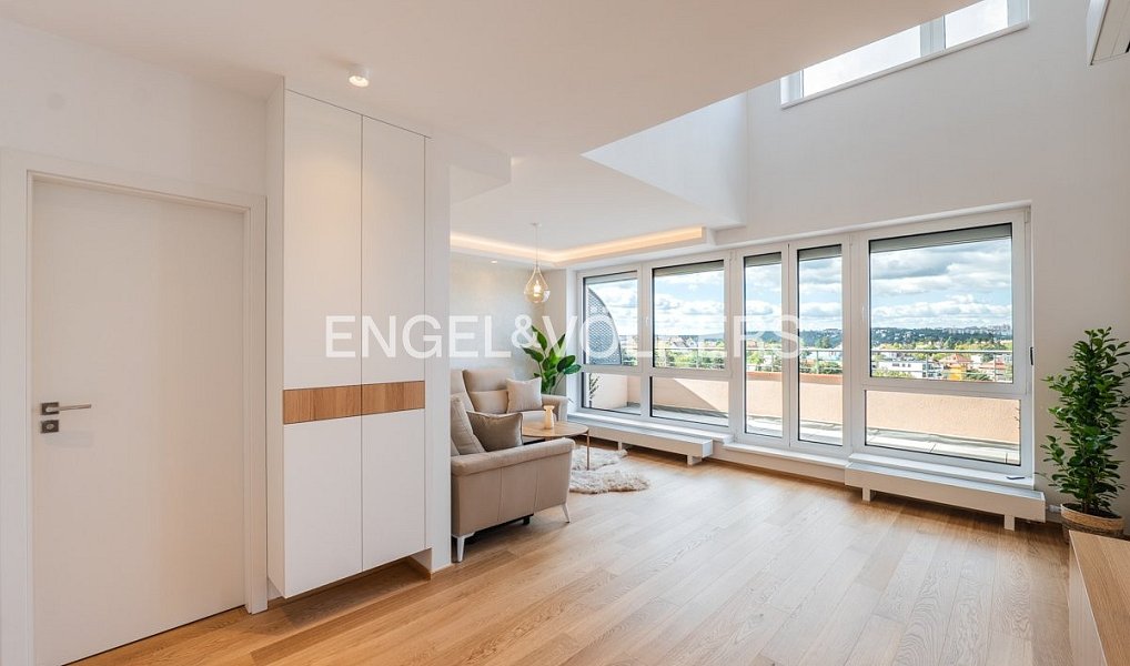 Pronájem bytu 4+kk 131 m², Praha – náhled fotky 3