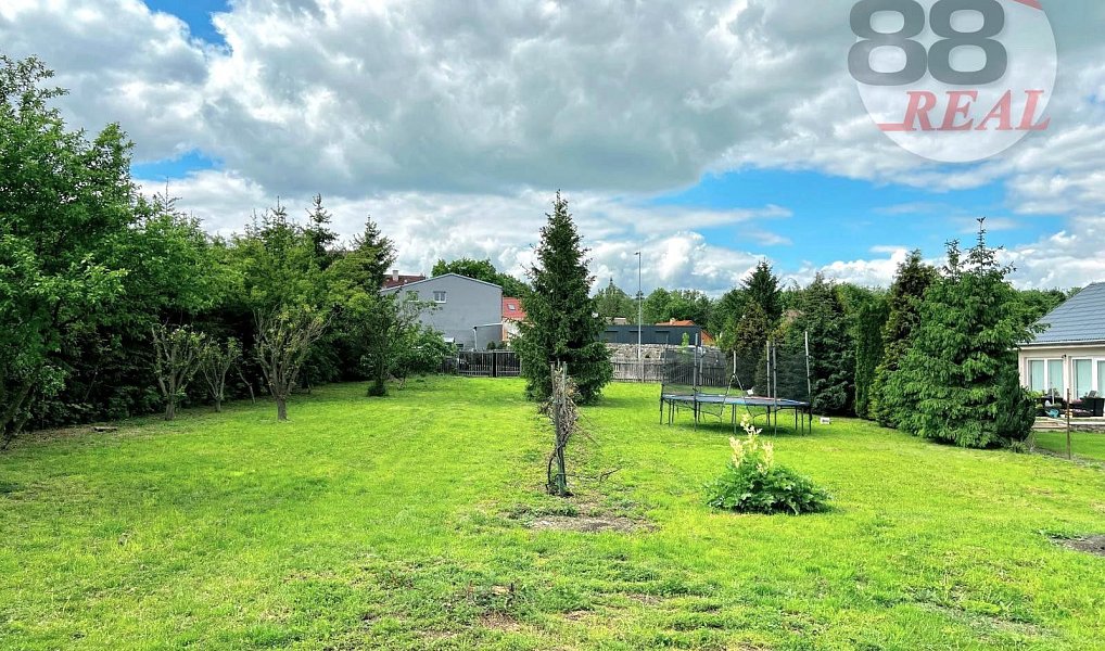 Prodej stavebního pozemku 1 301 m², Radonice – náhled fotky 6
