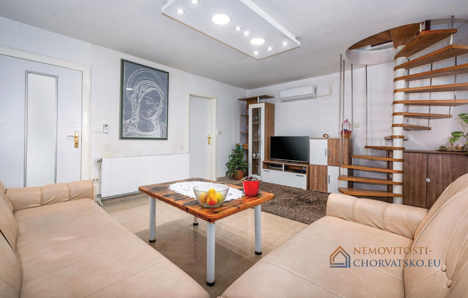 Prodej domu 220 m² s pozemkem 500 m² – pohled 6