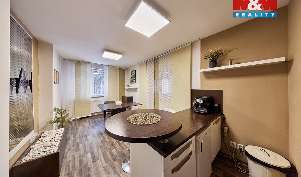 Prodej výrobních prostor 1 667 m², Trutnov – náhled fotky 3