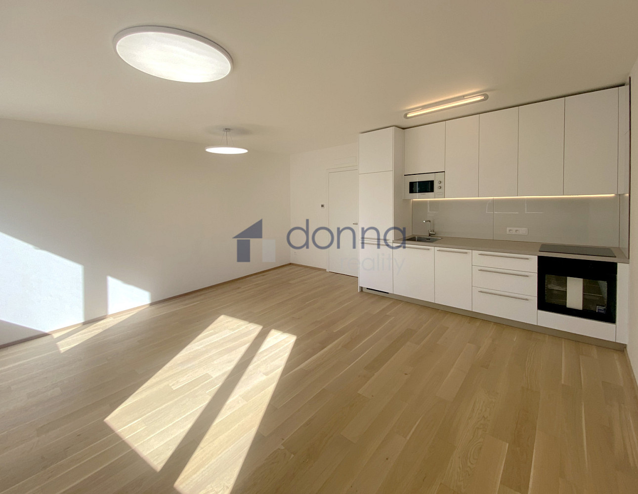 Pronájem bytu 1+kk 39 m² – fotografie 3