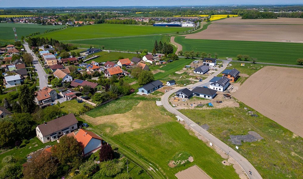 Prodej stavebního pozemku 1 213 m², Dubany – náhled fotky 3
