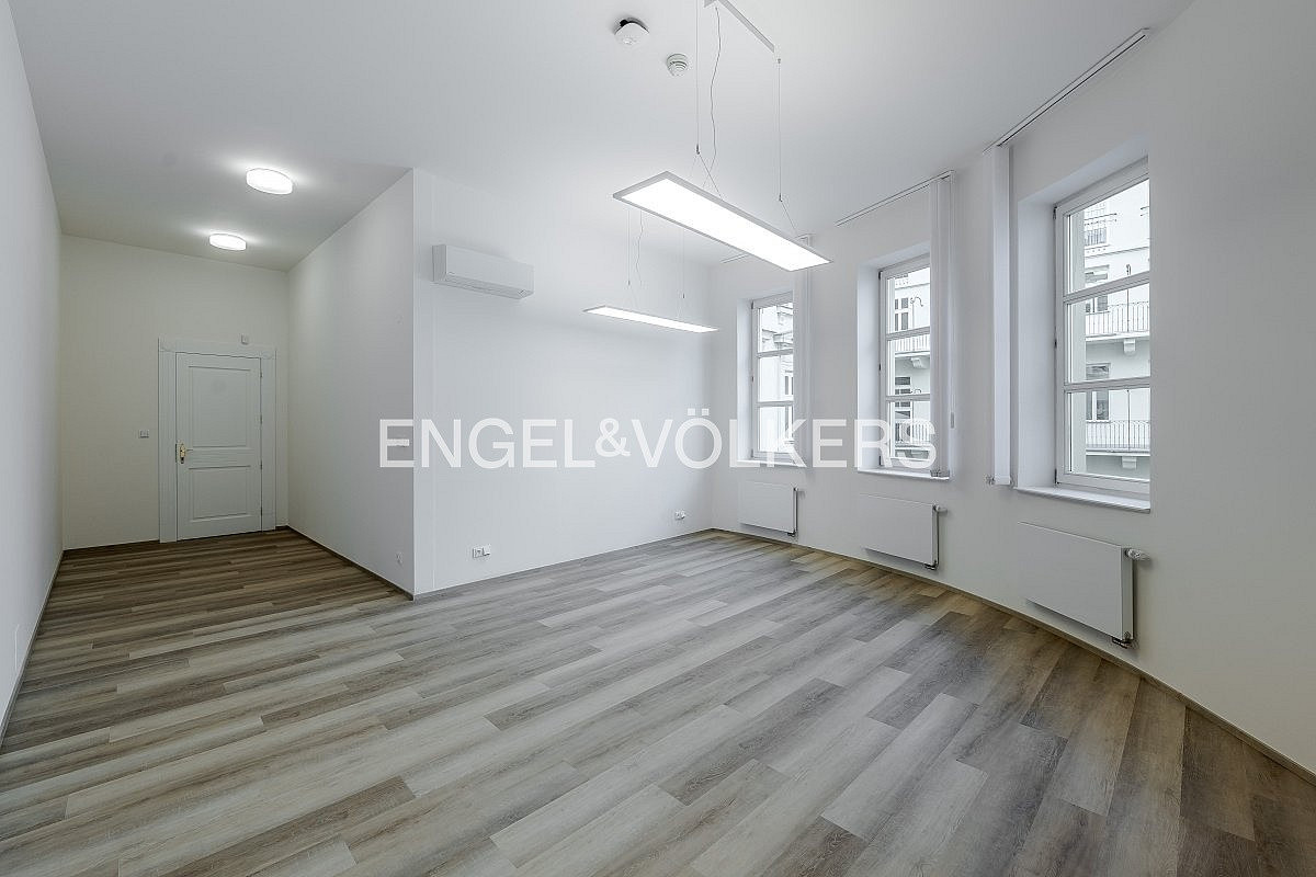 Pronájem kanceláře 156 m² – fotografie 4