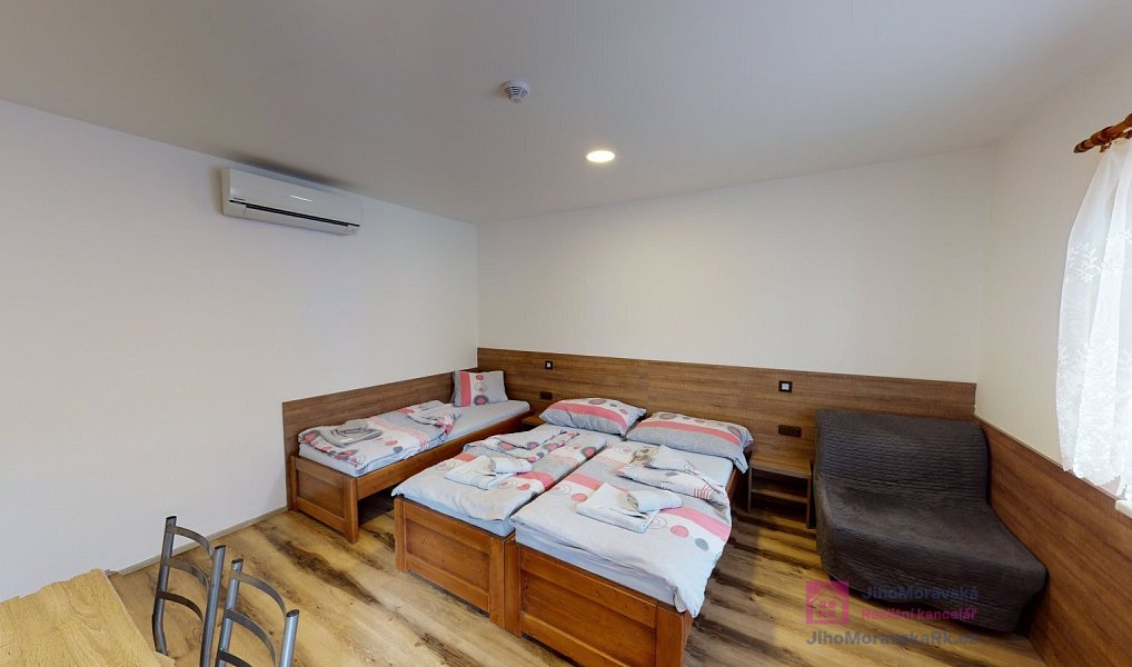 Prodej ubytovacího objektu 664 m², Bulhary – náhled fotky 12
