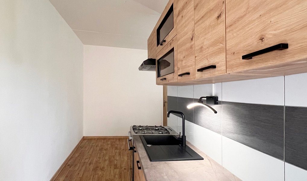 Pronájem bytu 2+1 60 m², Chomutov – náhled fotky 2