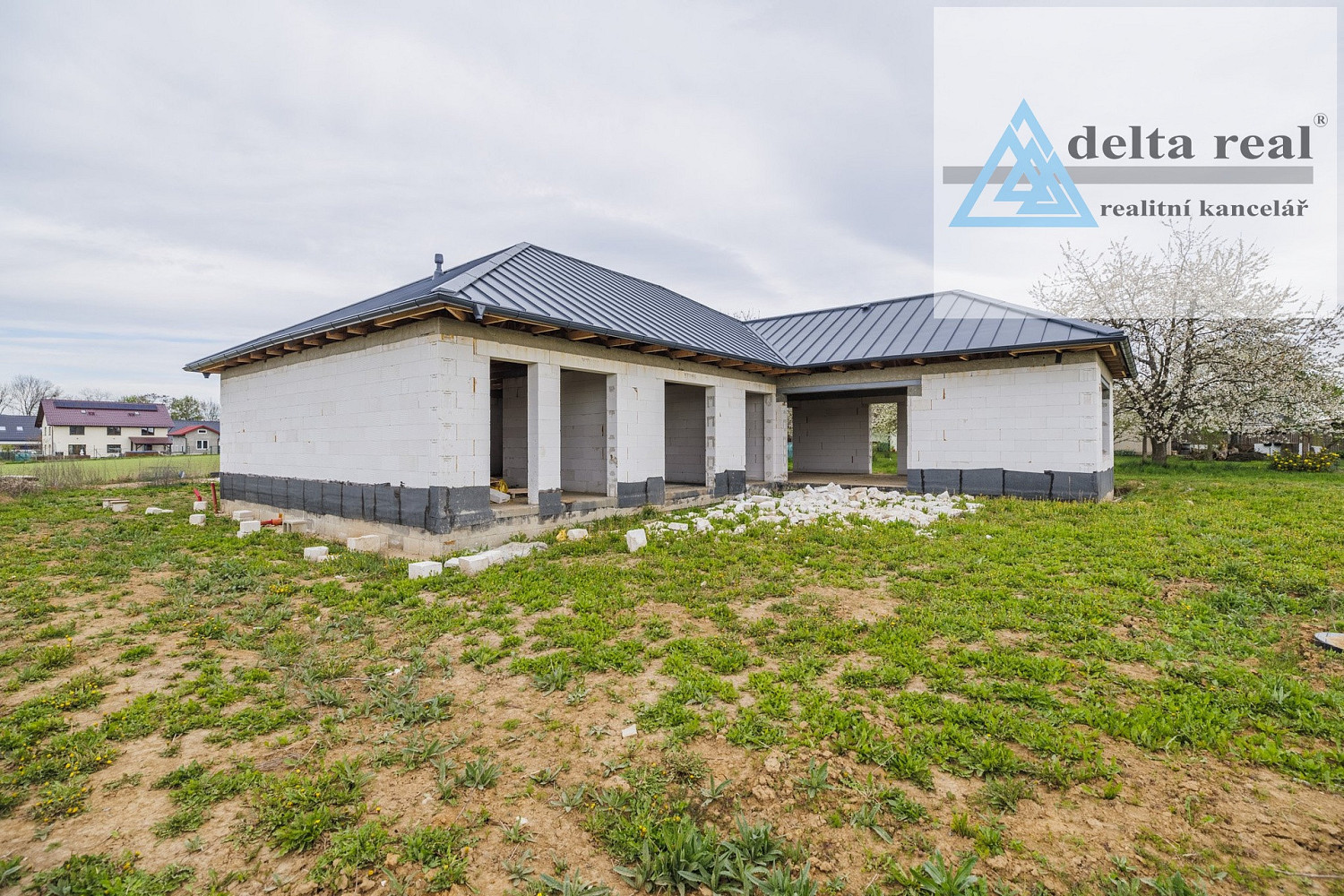 Prodej domu 221 m² s pozemkem 910 m² – fotografie 2
