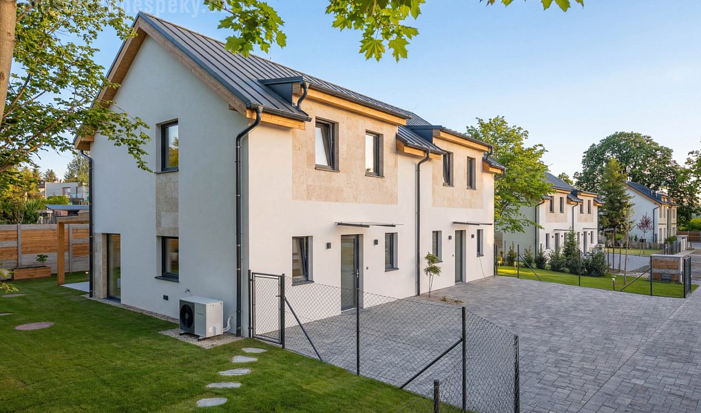 Prodej domu 118 m² s pozemkem 324 m², Nespeky – fotka 1 z 15