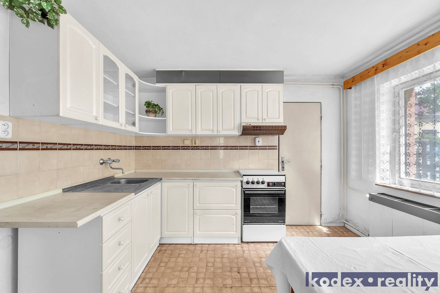 Prodej domu 270 m² s pozemkem 590 m² – fotografie 2