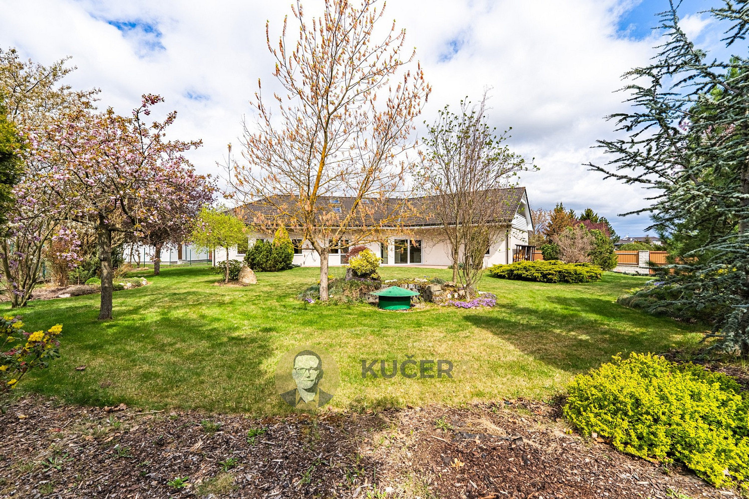Prodej domu 488 m² s pozemkem 1 376 m²