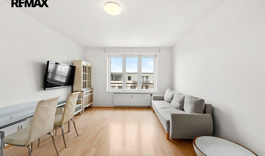 Prodej bytu 1+kk 32 m², Praha – náhled fotky 2